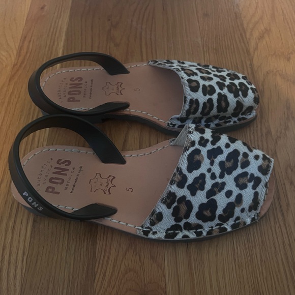 Avarcas Pons calf hair leopard print sandals - Picture 2 of 2